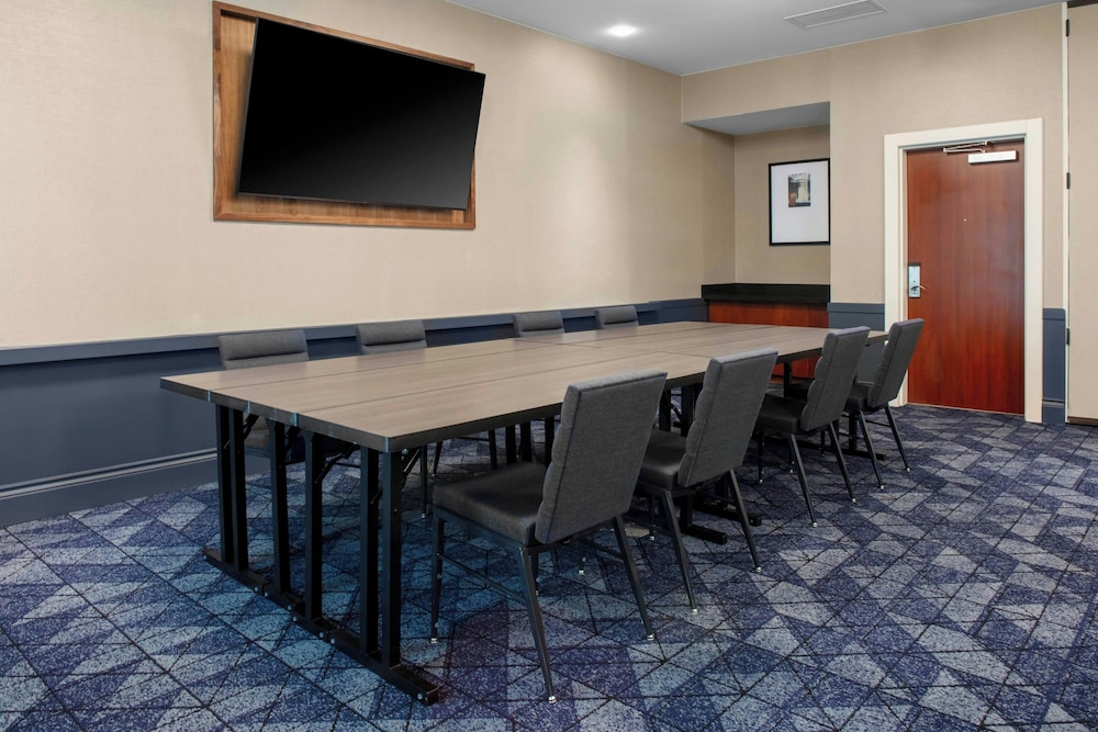Courtyard by Marriott Pittsburgh Greensburg - photo 33