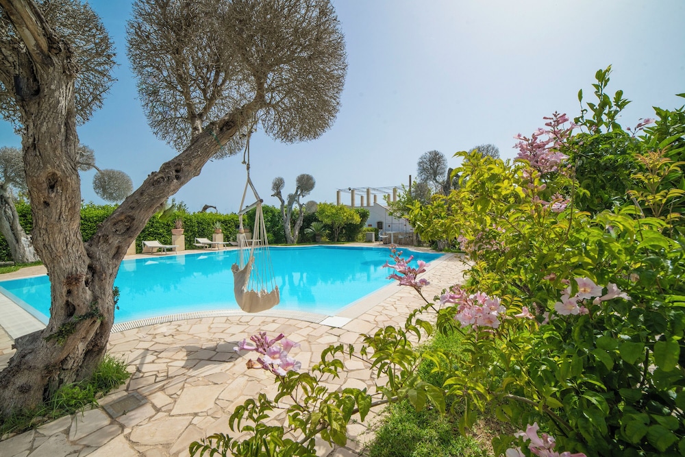 Villa Lisa with huge Pool and Garden — 4-Star Luxury Hotel in Melendugno, Italy