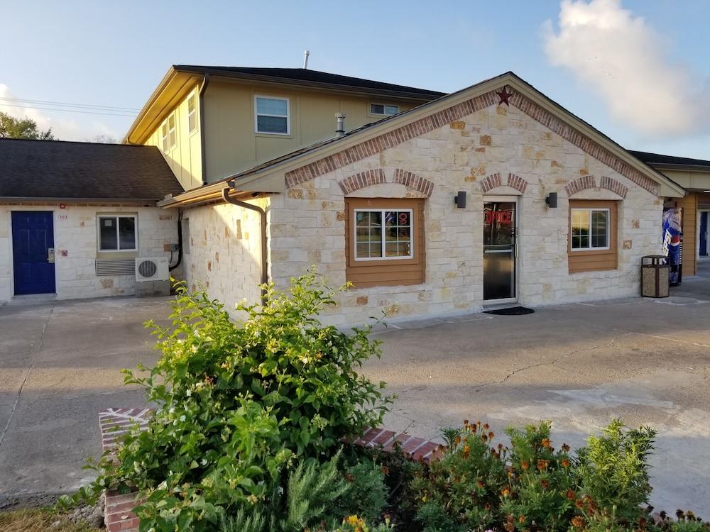 Lone Star Inn by FairBridge - featured photo