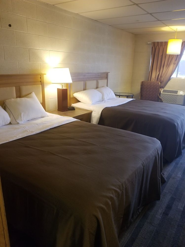 First Interstate Inn - photo 10