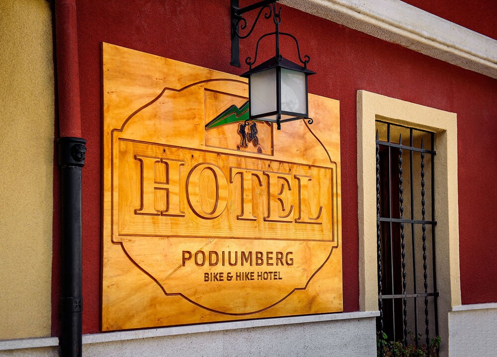 Podiumberg - carbon neutral hotel in Benilloba