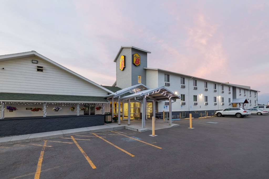 Super 8 by Wyndham Belgrade Bozeman Airport - photo 3