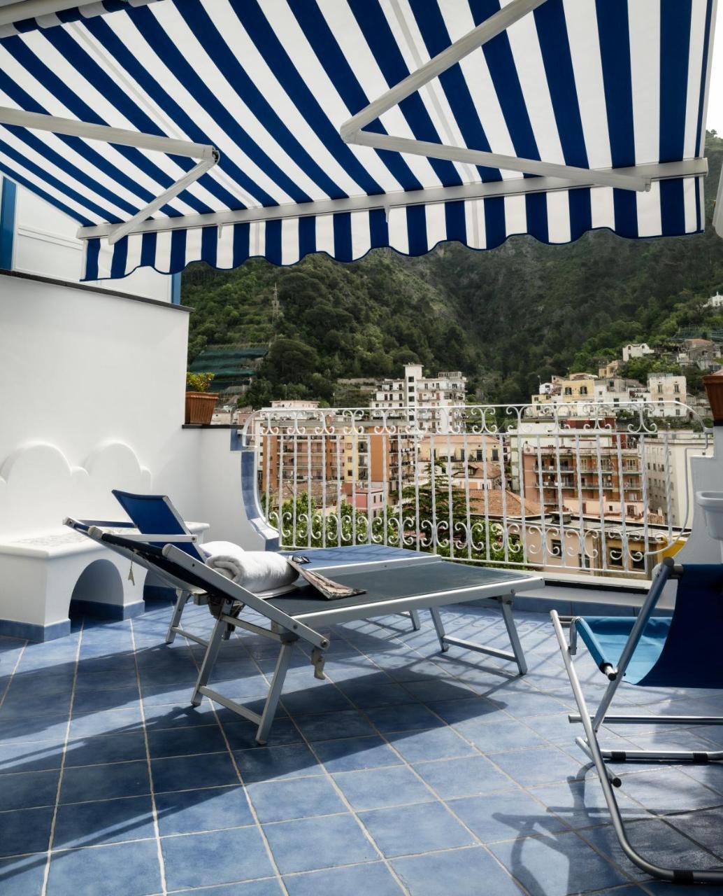 Libeccio Apartment with Terrace And Sea View — 4-Star Luxury Hotel in Maiori, Italy