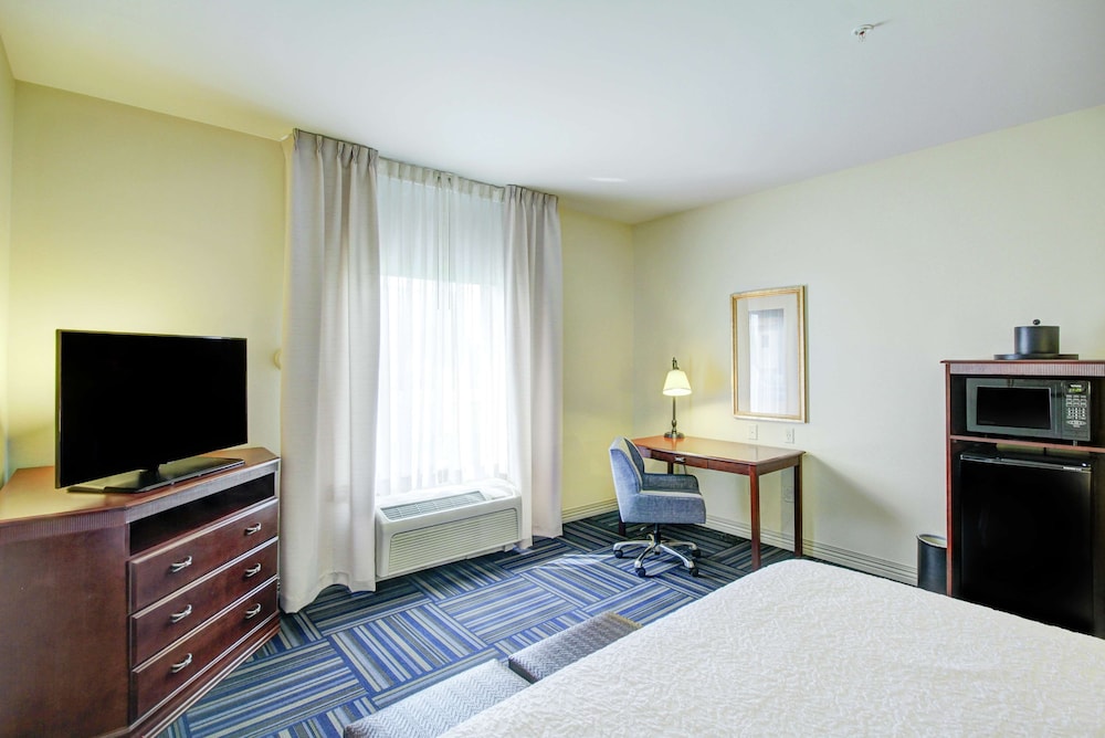 Hampton Inn & Suites Alexandria - photo 9