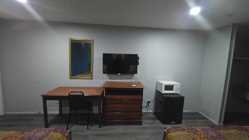 Jeffersonian Motor Inn - photo 12