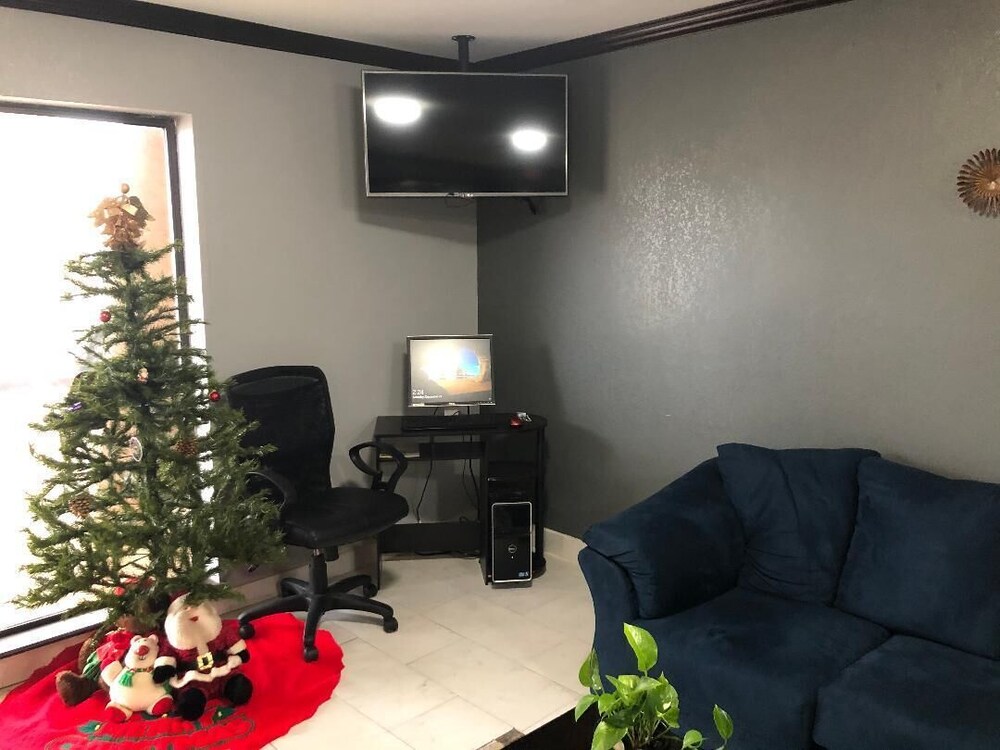 Americas Best Value Inn & Suites Yukon Oklahoma City - photo 19