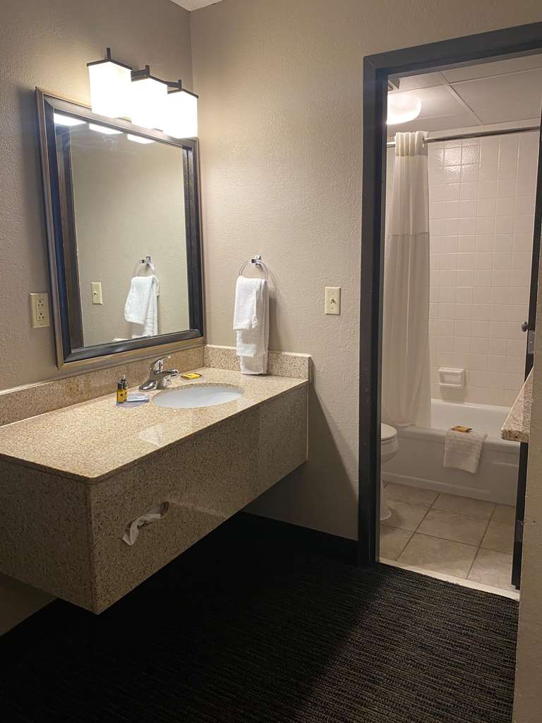Best Western Plus Kelly Inn - photo 49