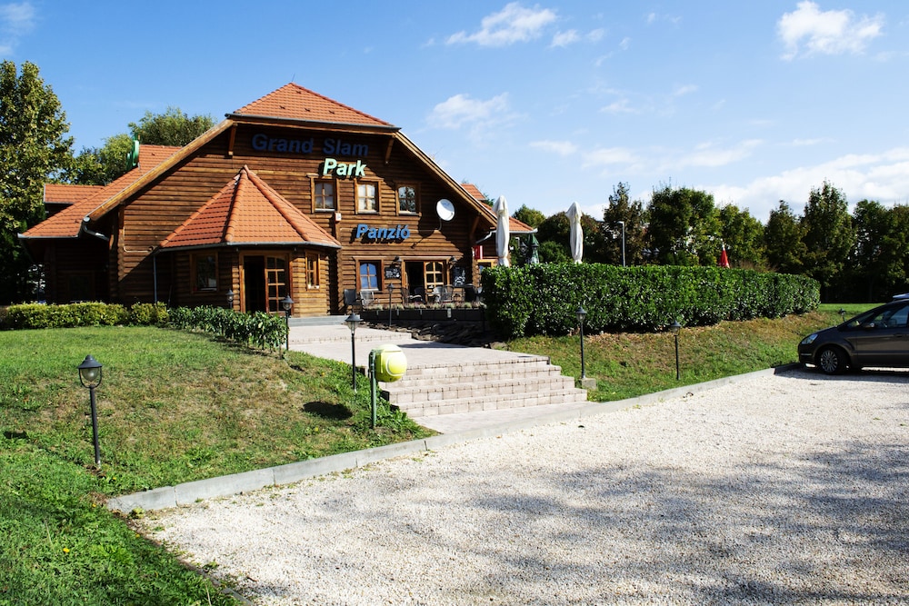Grand Slam Park Inn - last minute hotel in Budapest