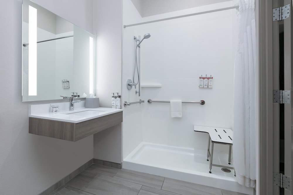Holiday Inn Express & Suites Marshall by IHG - photo 19