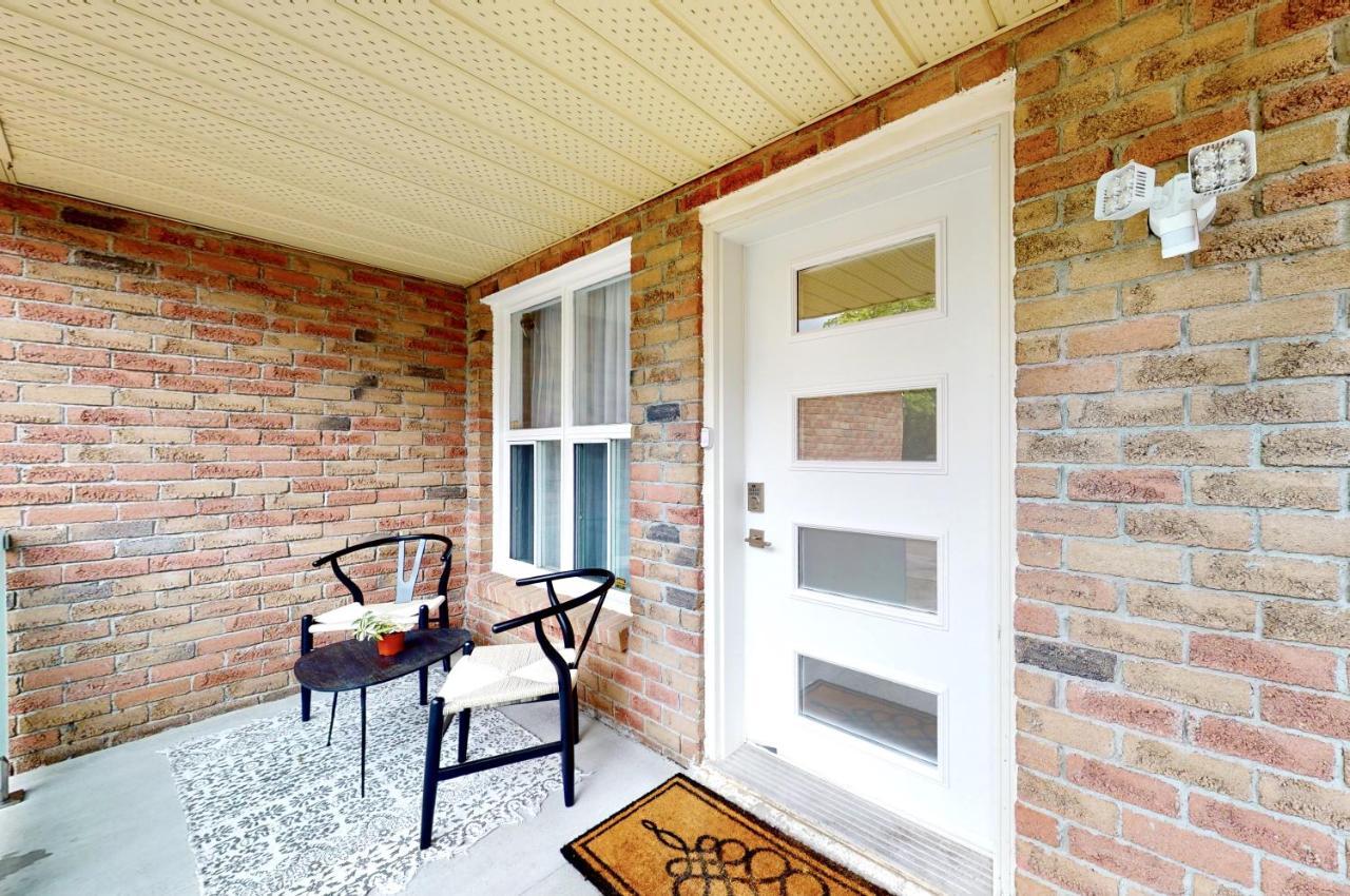 3 Bed 3 Bath Cozy Vacation House in Ajax Greater Toronto Area ON Canada — Ajax — photo 2