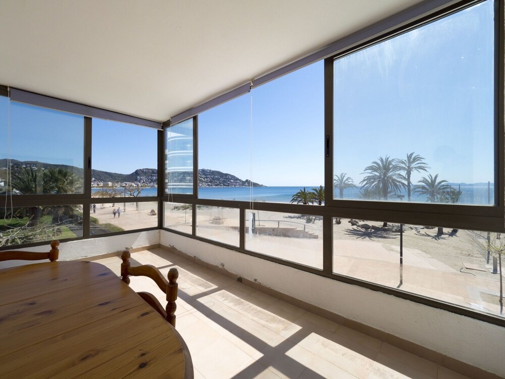 InmoSantos Oasis F3 in Roses, Spain