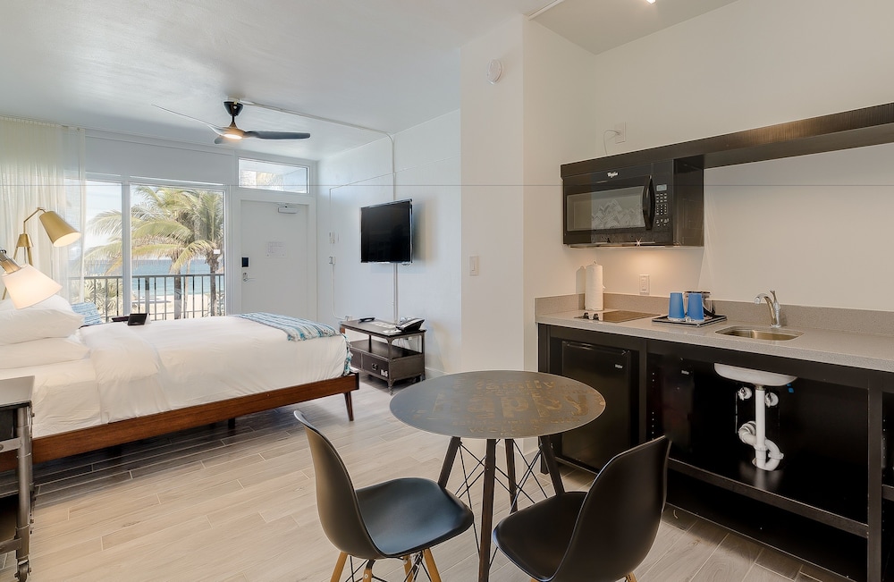 Plunge Beach Resort - photo 13