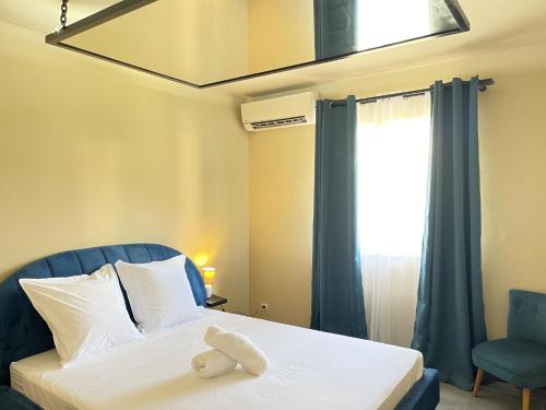 Le Reflet chic avec Piscine et miroir discret — 4-Star Luxury Hotel in Cayenne, French Guiana