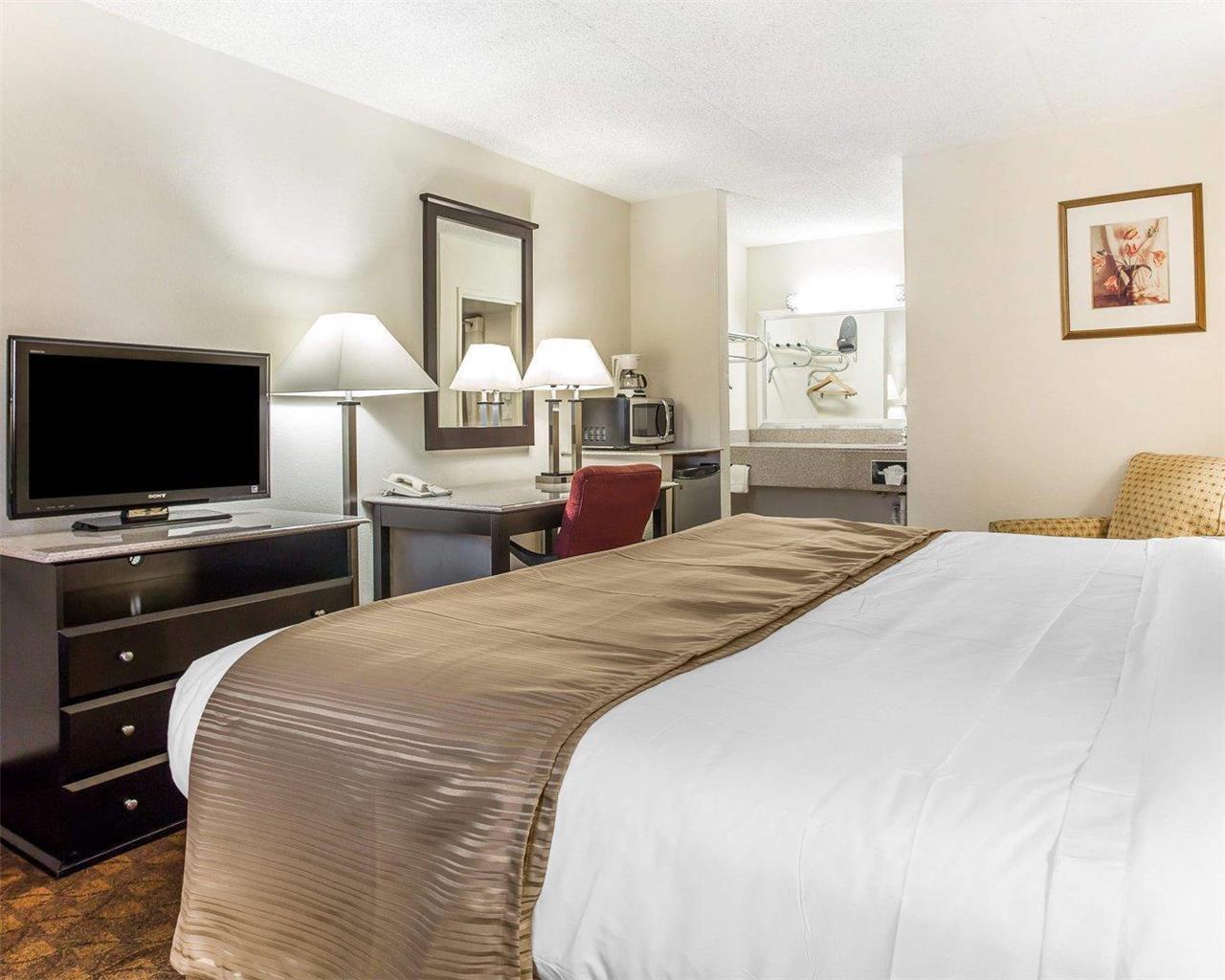 Quality Inn & Suites Coliseum - photo 12