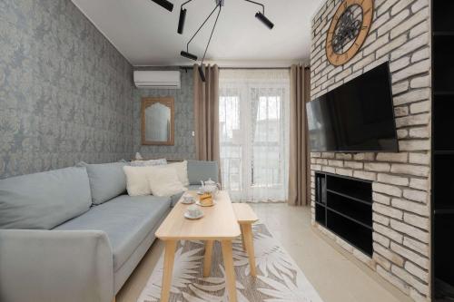 Spacious Apartment for 4 People with Air Conditioning by Noclegi Renters — 4-Star Luxury Hotel in Warsaw, Poland
