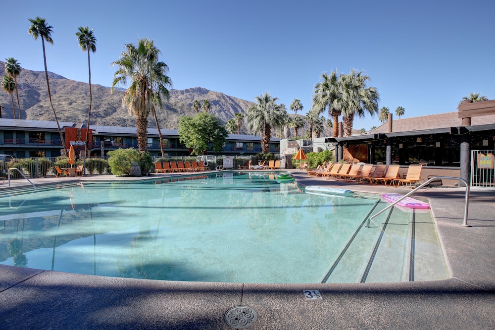 Caliente Tropics Hotel - photo 91
