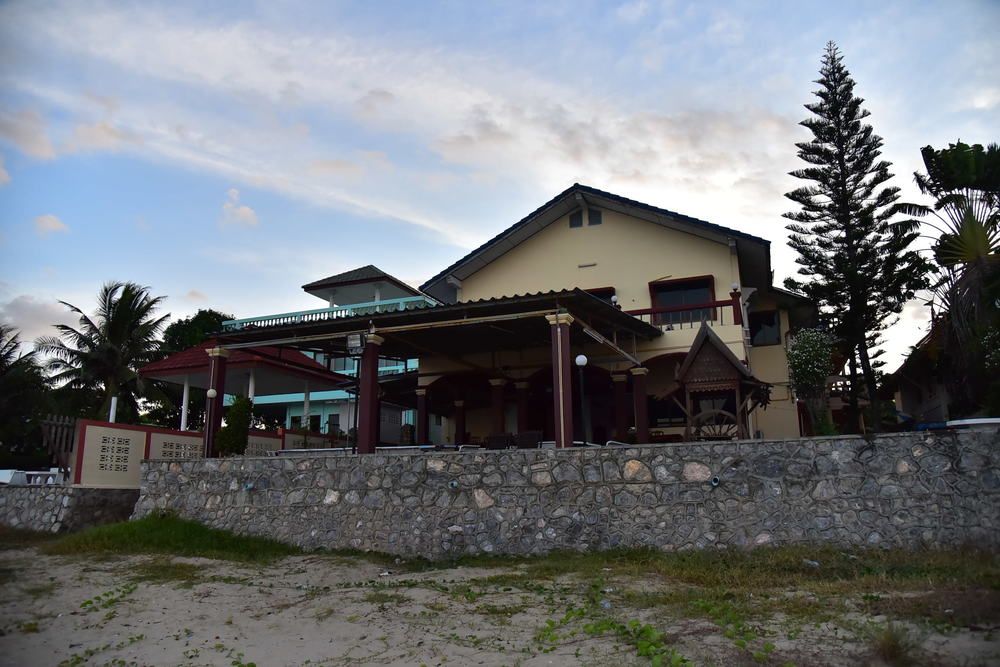 Baan Chom Taley - carbon neutral hotel in Pran Buri