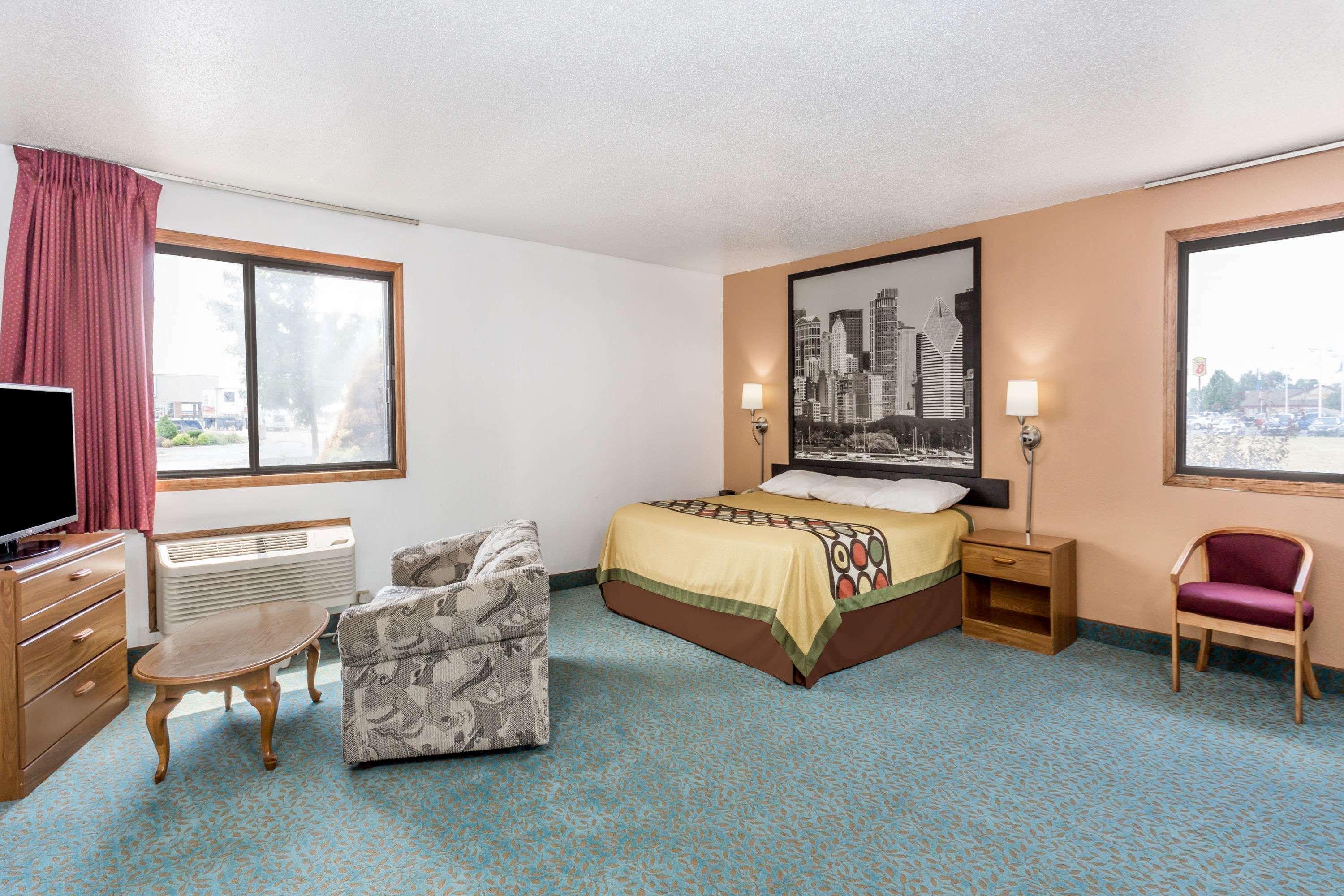 Super 8 by Wyndham Bourbonnais Kankakee Area - photo 12
