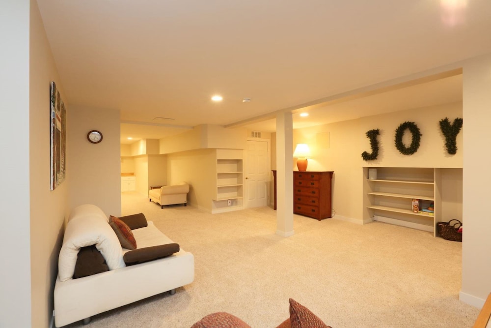 Upscale 3BR Topnotch Overlook - photo 16
