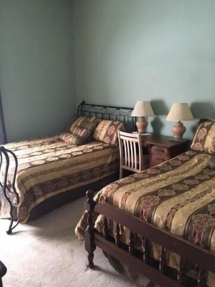 Victorian Charm Inn - photo 33