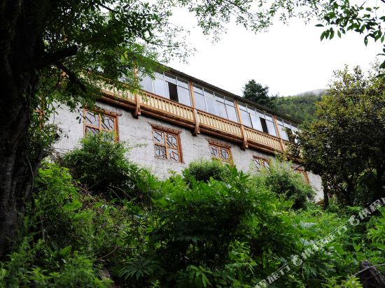Yubeng Longmen Inn in Shengping, People's Republic of China