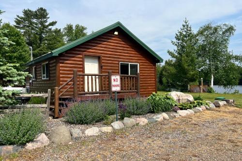 The Hunters Den in Mercer, United States