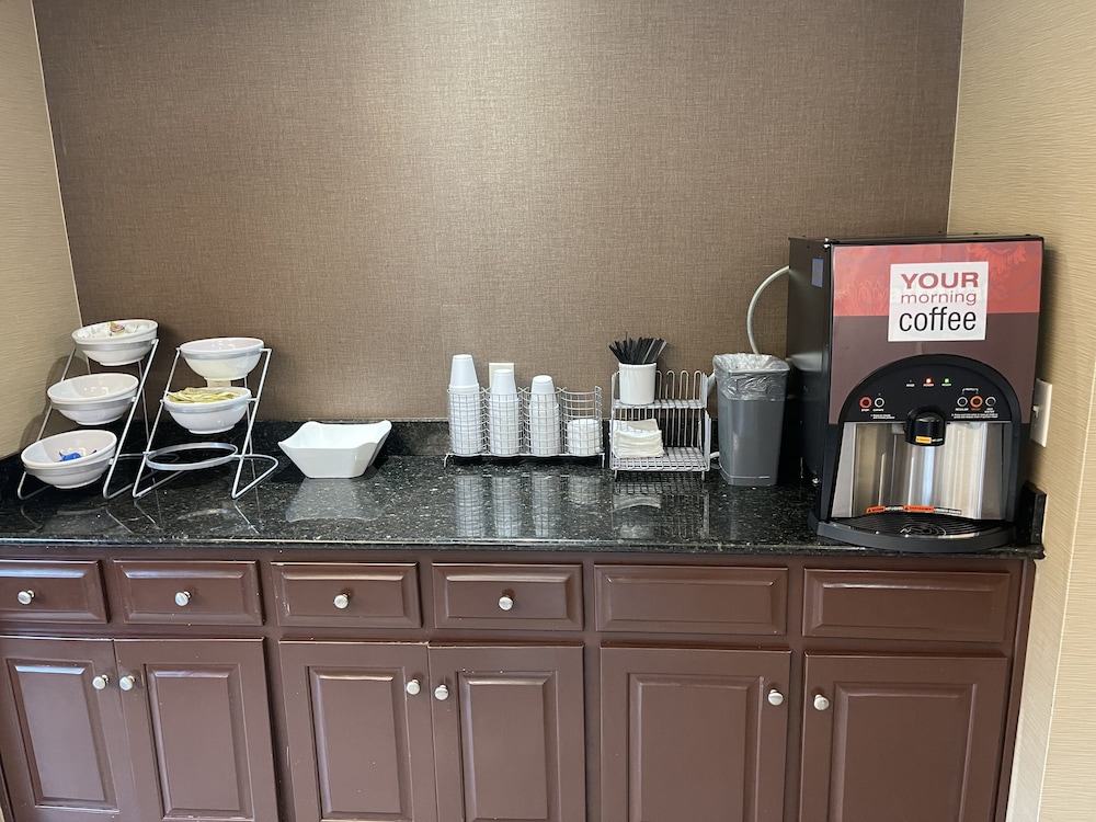 Red Roof Inn Newport News Yorktown - photo 24