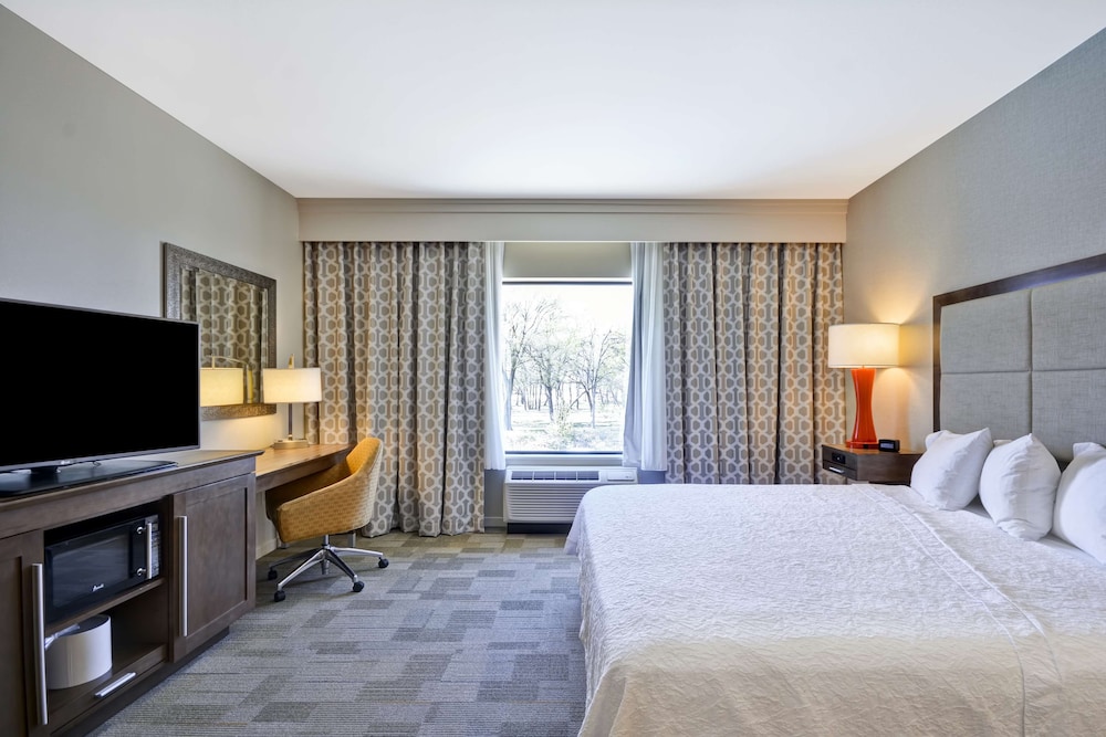 Hampton Inn & Suites Dallas Plano East - photo 10