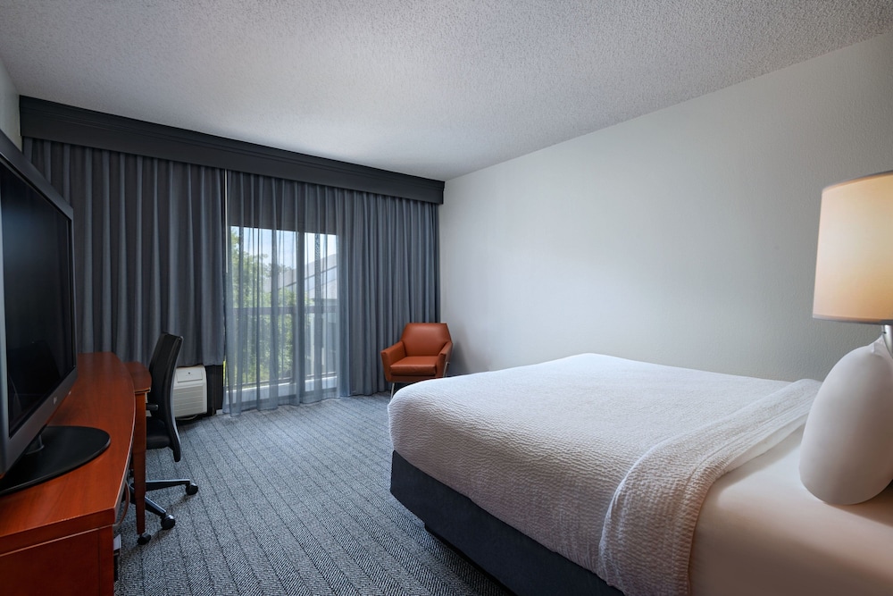 Courtyard by Marriott Dallas Arlington Entertainment Dist - photo 4