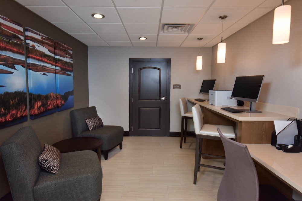 Staybridge Suites Wisconsin Dells Lake Delton by IHG - photo 43