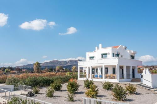Kelly's Beach House 2 — 4-Star Luxury Hotel in Rodos, Greece