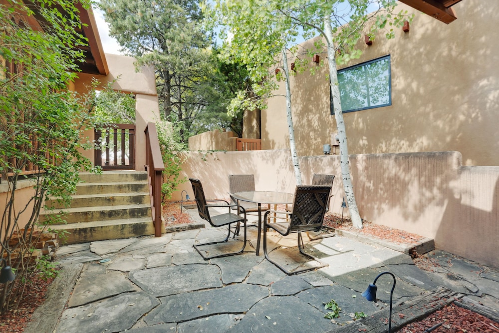 Vista de Colores by Kokopelli Property Management — 4-Star Luxury Hotel in Santa Fe, United States