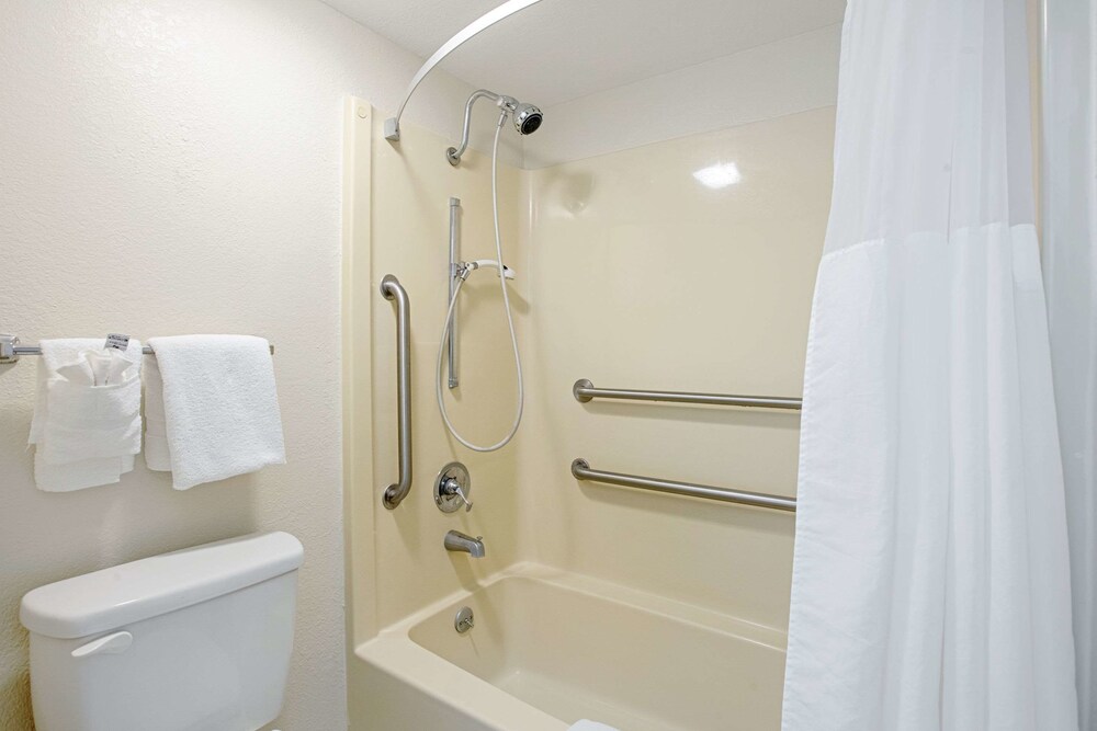 Quality Inn & Suites Live Oak I 10 Exit 283 - photo 22