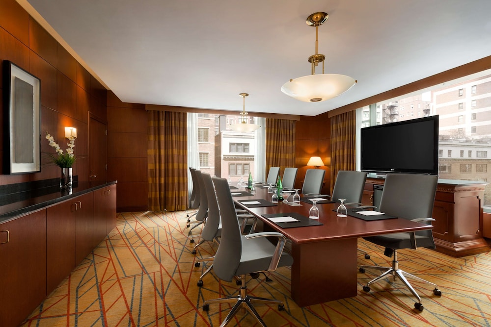 Hilton Chicago Magnificent Mile Suites - photo 57