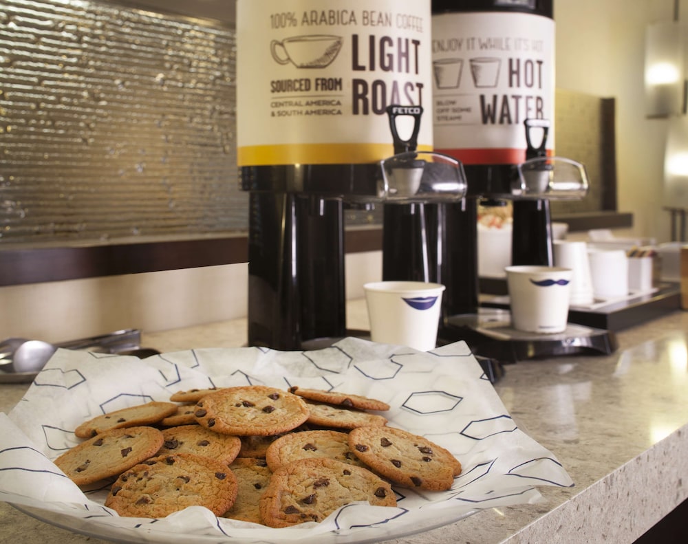 Hampton Inn Evansville - photo 27