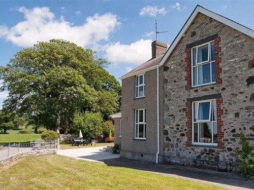 Dinas Farm — 4-Star Luxury Hotel in Caernarfon, United Kingdom