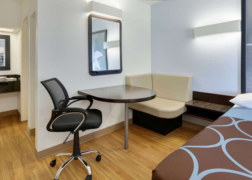 Super 8 by Wyndham Fort Smith - photo 15