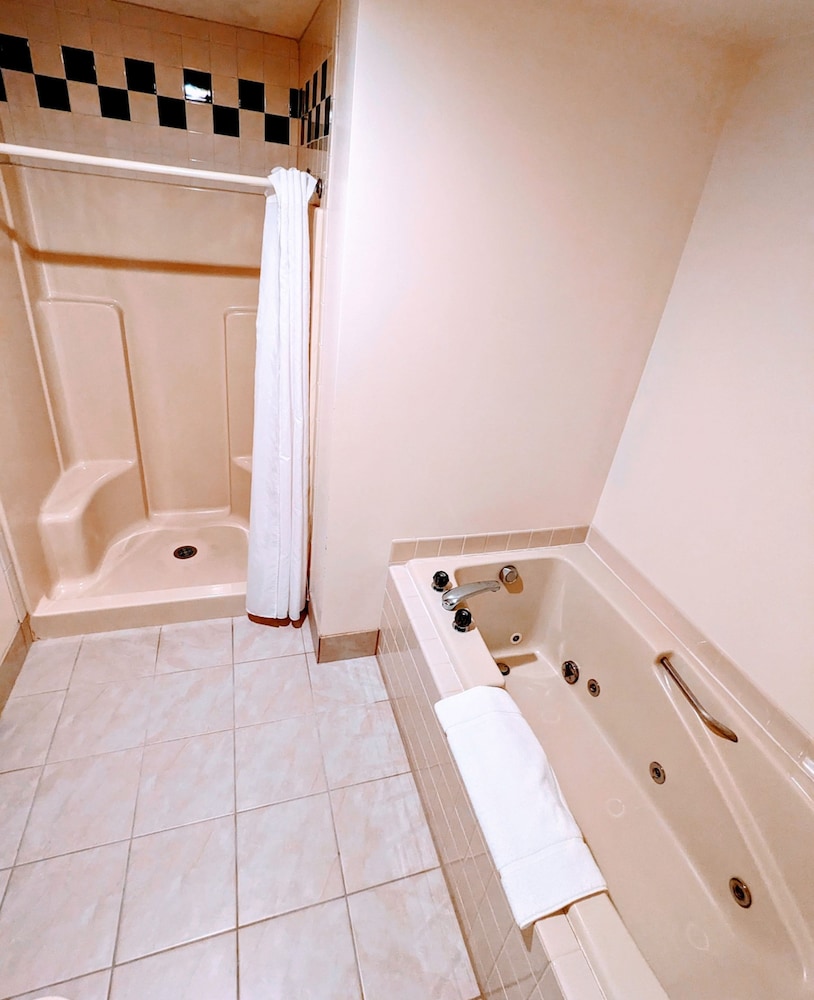 Woodfield Inn and Suites - photo 20