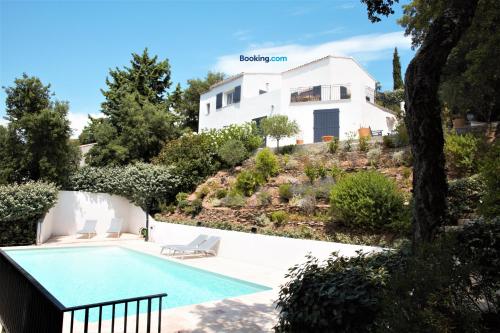 Les Romarins — hotel in La Londe-Les-Maures
