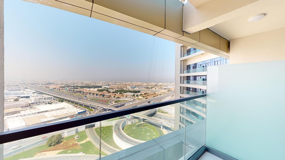 High Floor 2BR in Aykon City Spacious Good View — 4-Star Luxury Hotel in Dubai, United Arab Emirates