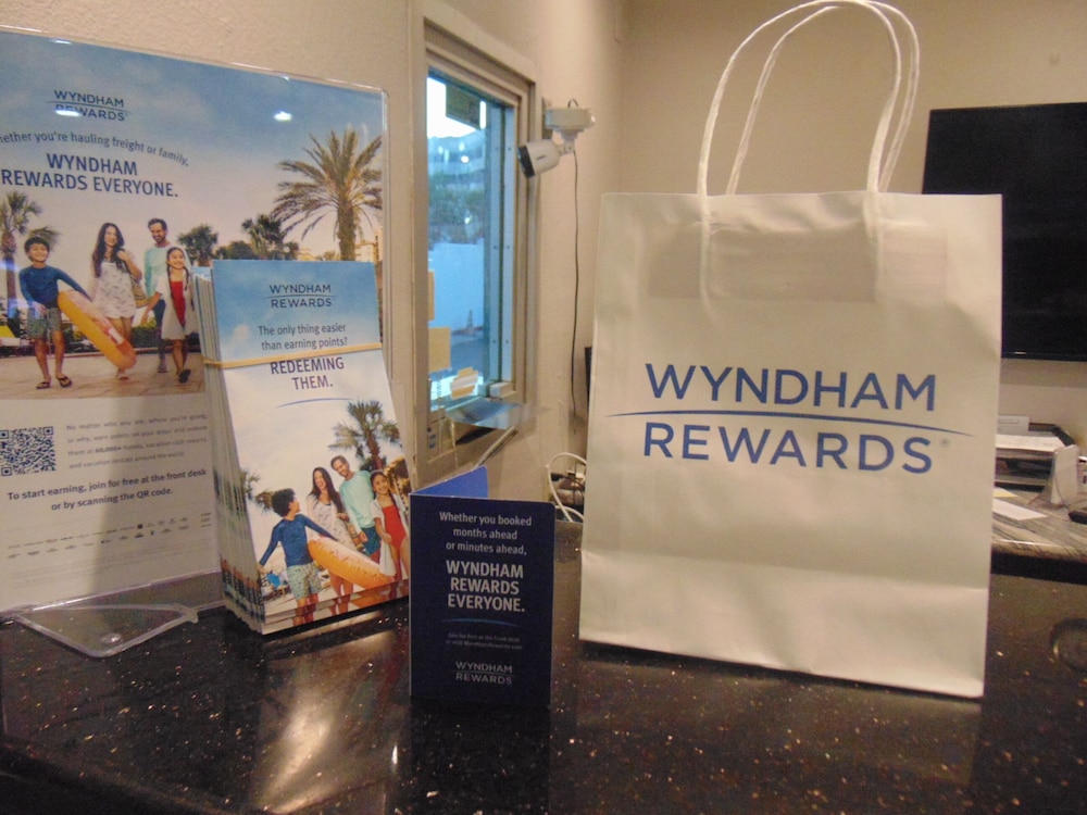 Days Inn by Wyndham Victorville - photo 3