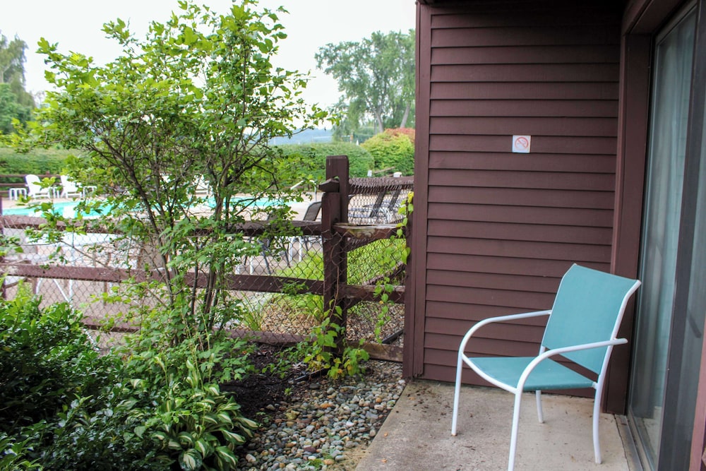 Fireside Inn & Suites Gilford - photo 33