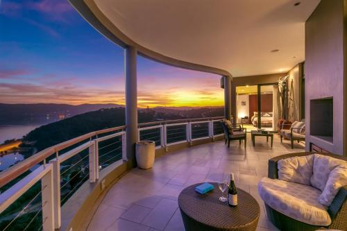 Dazzling View Knysna Stunning holiday villa with roof deck & 360 views — 4-Star Luxury Hotel in Knysna, South Africa