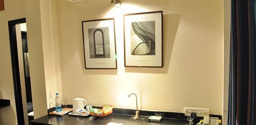 Sterling Suites Langford Town