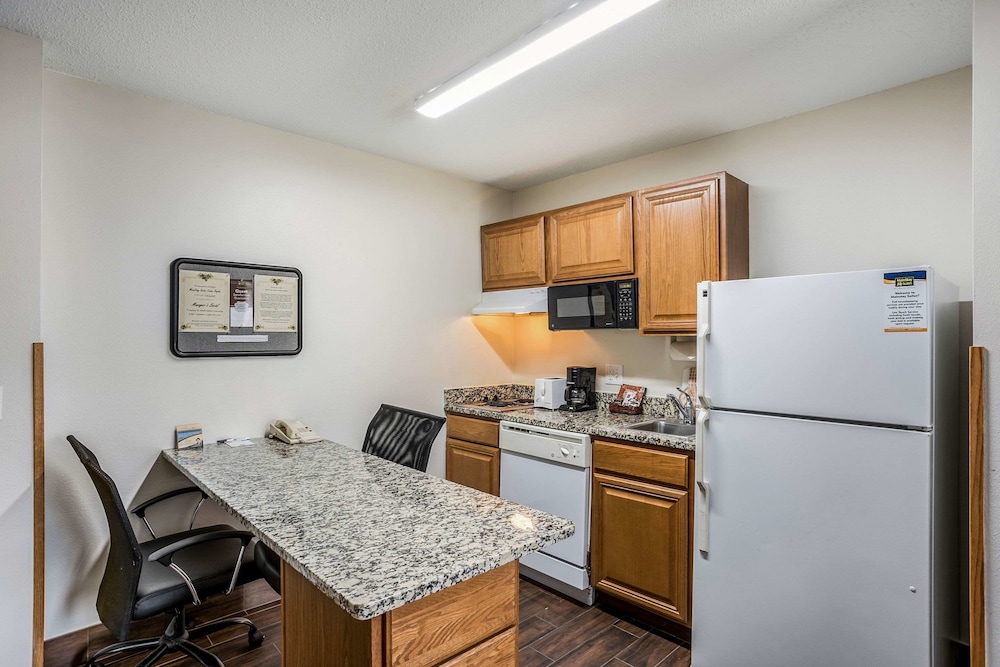 MainStay Suites Cedar Rapids North Marion - photo 22