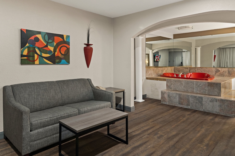 Red Roof Inn & Suites Irving DFW Airport South - photo 11