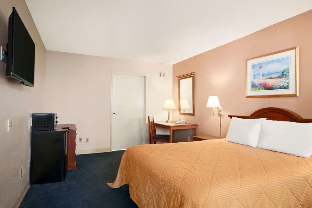 Travelodge by Wyndham Bakersfield - photo 11