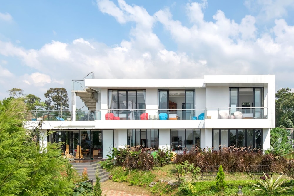 TwoSpaces Living at deRos Resort & Cafe Bogor
