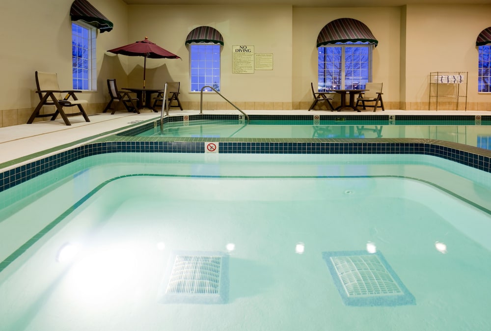 Holiday Inn Express Hotel & Suites Oshkosh by IHG - photo 50