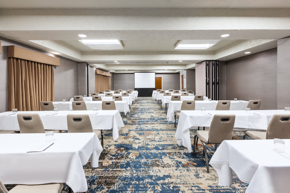 Crowne Plaza Columbus North Worthington by IHG - photo 28